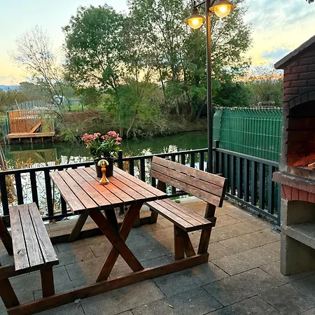 וילה Antik River House