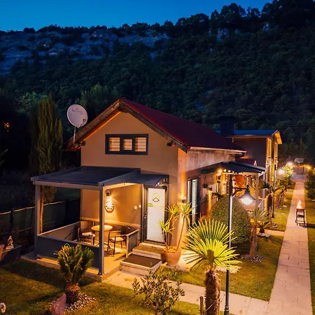 Antik River House *