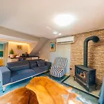 Antik River House
