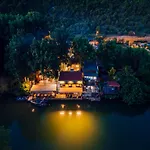 Villa Antik River House *