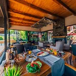 Antik River House Villa *