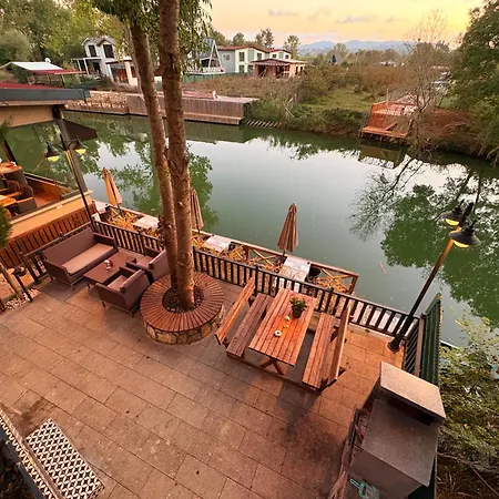 Antik River House *