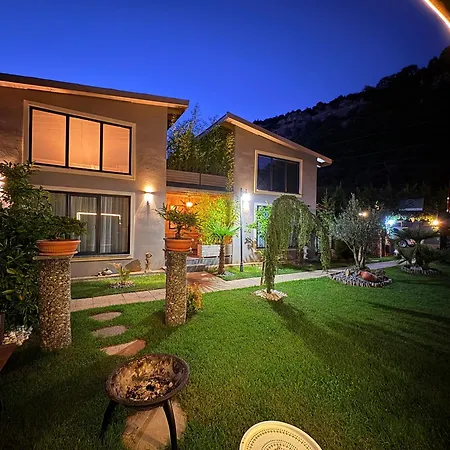 Villa Antik River House