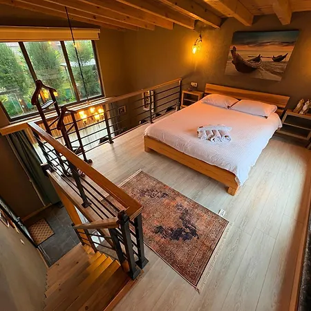 Villa Antik River House *