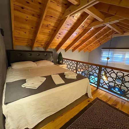 Antik River House Villa *