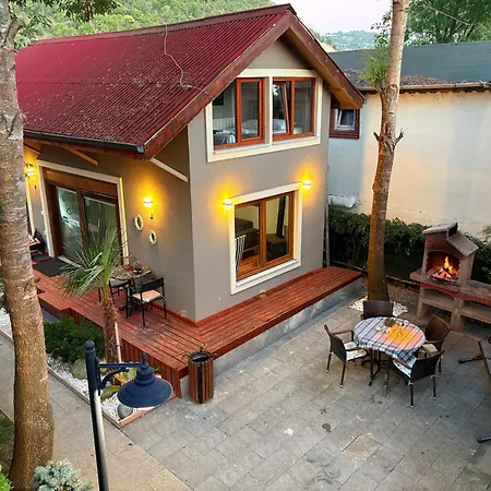 Antik River House *