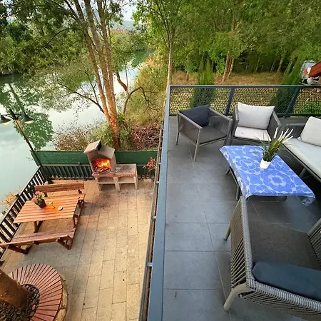 Antik River House *