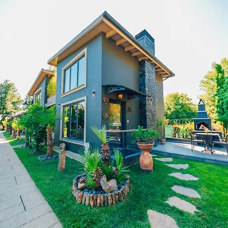 Antik River House فيلة أجفا