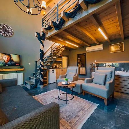 Antik River House * أجفا