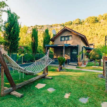 فيلة Antik River House