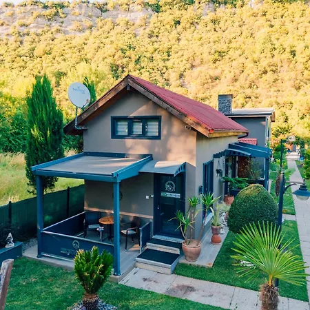 Antik River House * أجفا