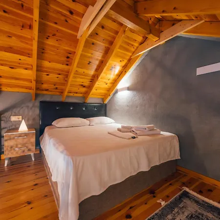 فيلة Antik River House أجفا