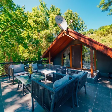 Antik River House أجفا