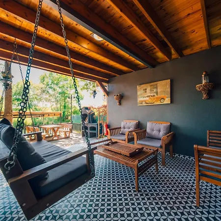 Antik River House * أجفا