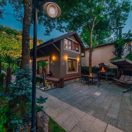 Antik River House Vila