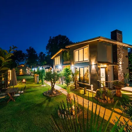Antik River House أجفا