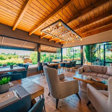 Antik River House * أجفا