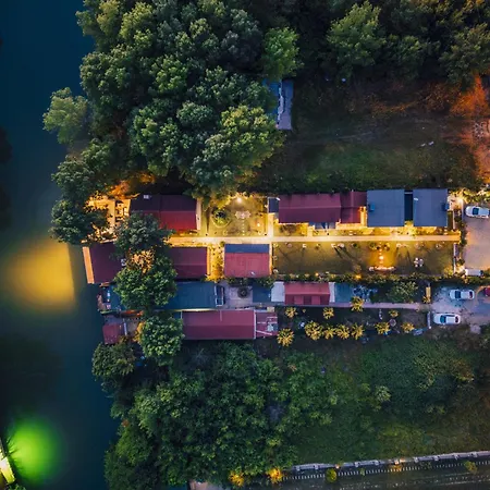 فيلة Antik River House *